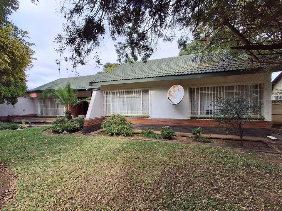 3 Bedroom House for sale in Roosheuwel