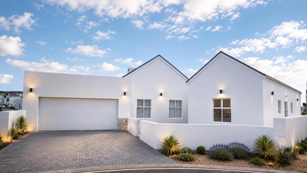 3 Bedroom House for sale in Laguna
