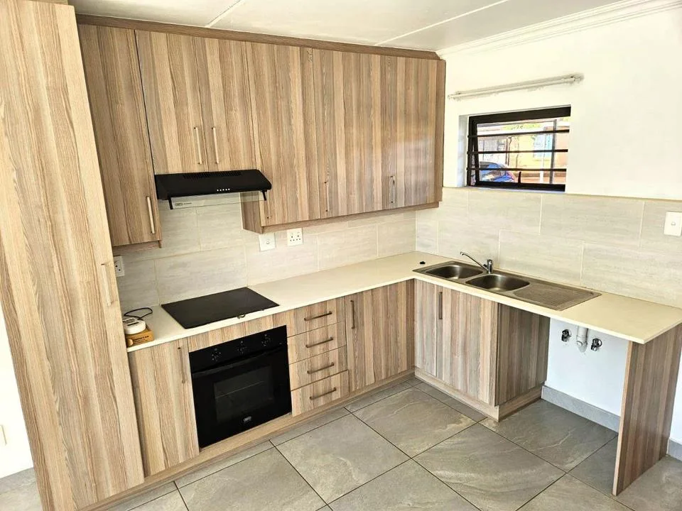 2 Bedroom Apartment / flat to rent in Olympus AH