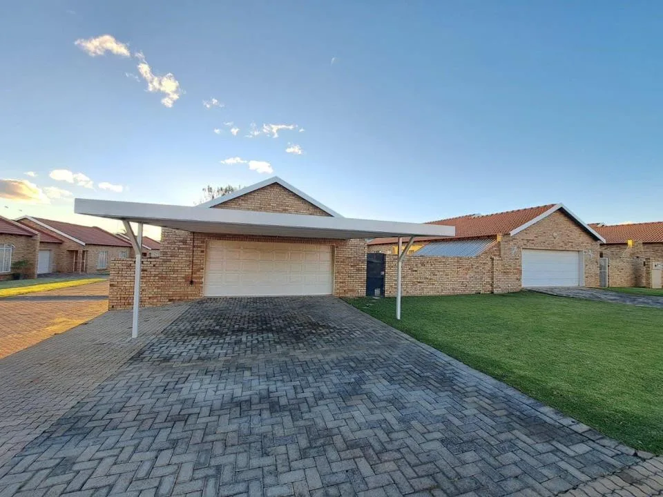 2 Bedroom Townhouse for sale in Wilkoppies