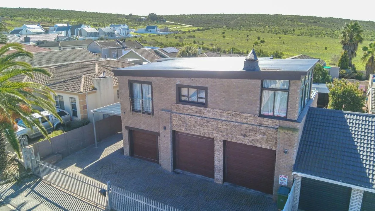 3 Bedroom House for sale in Saldanha Central