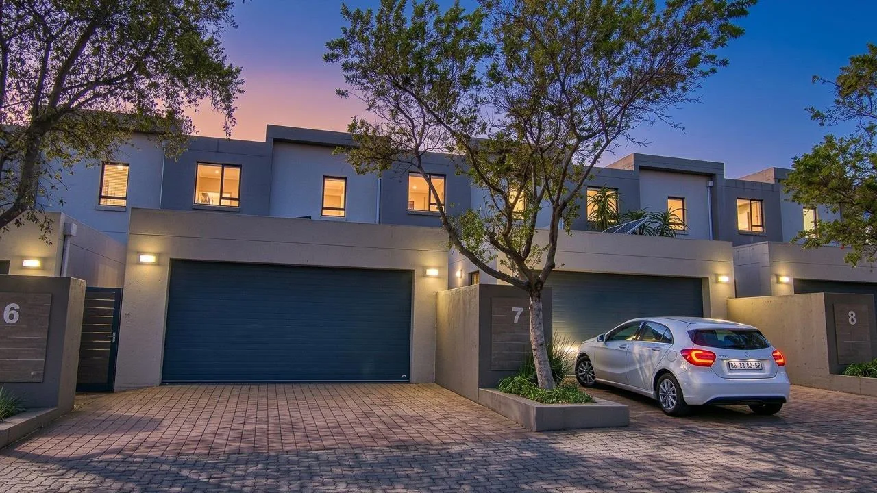 3 Bedroom Townhouse to rent in Bryanston