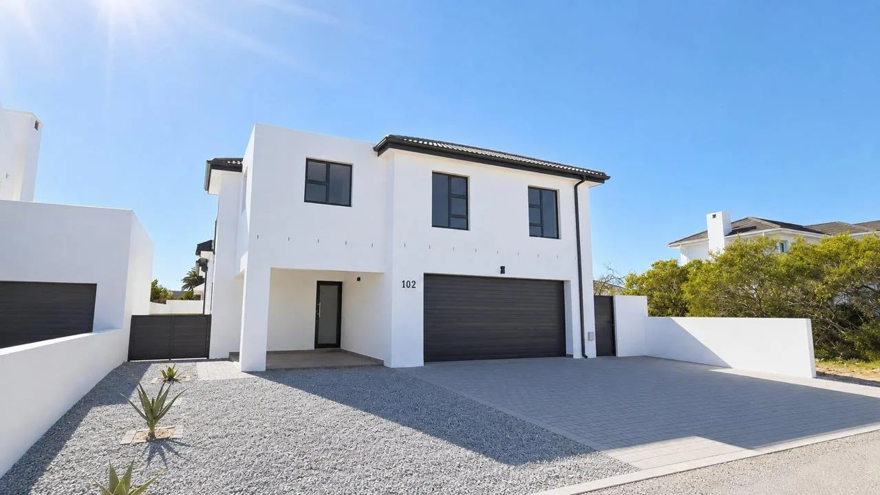 4 Bedroom House for sale in Shelley Point