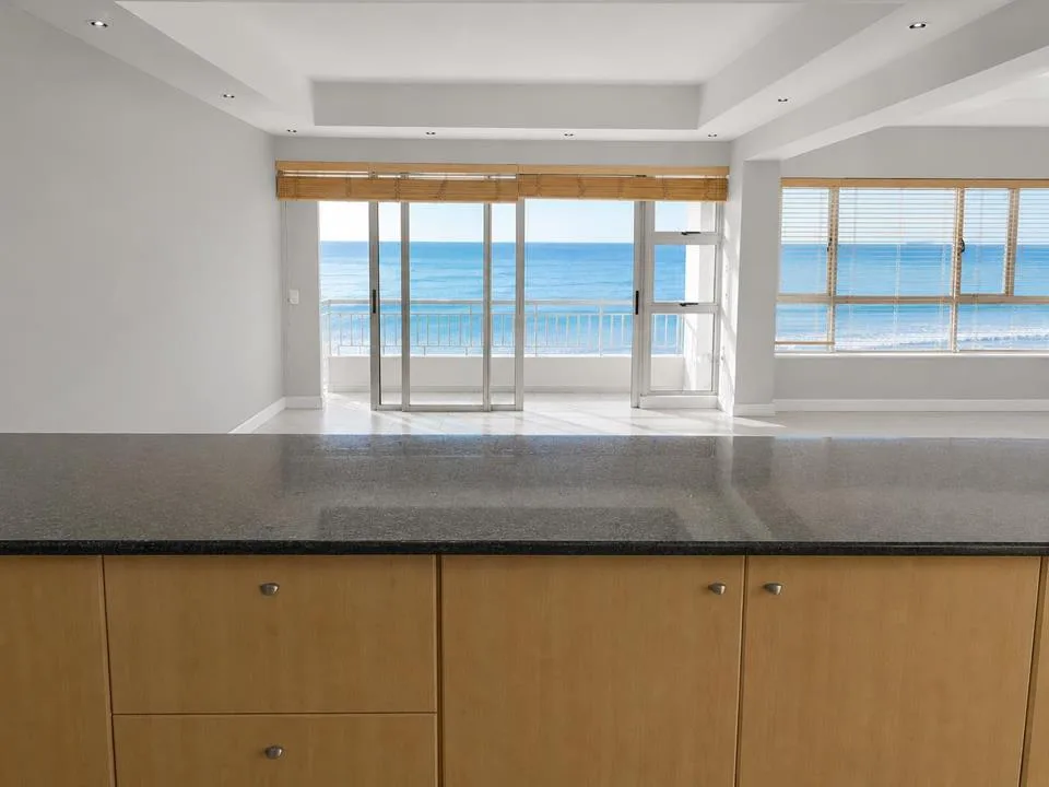 3 Bedroom Apartment / flat to rent in Mouille Point