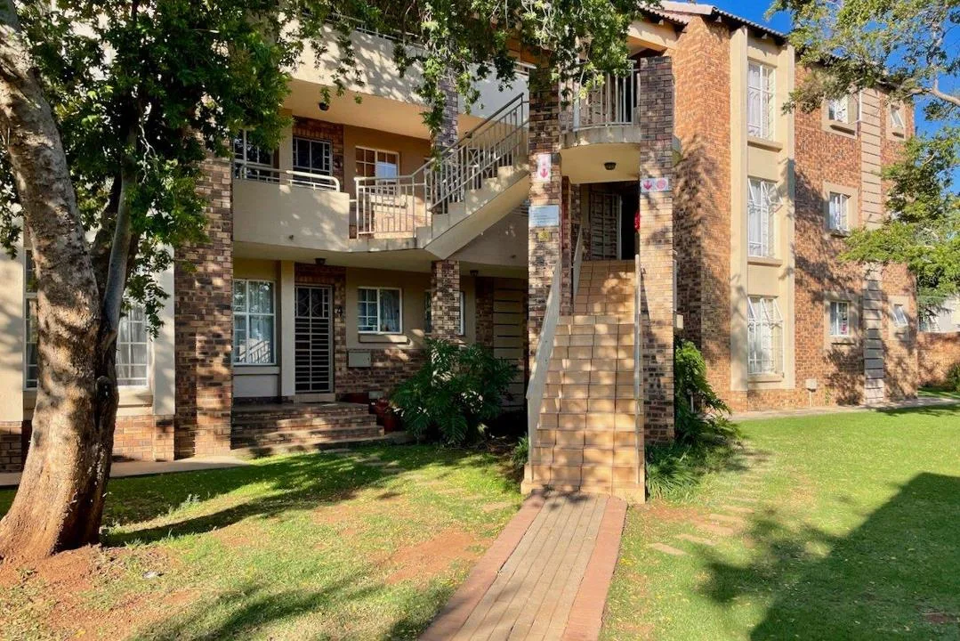 2 Bedroom Apartment / flat to rent in Die Hoewes