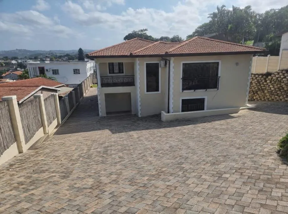 3 Bedroom Apartment / flat to rent in Hillary
