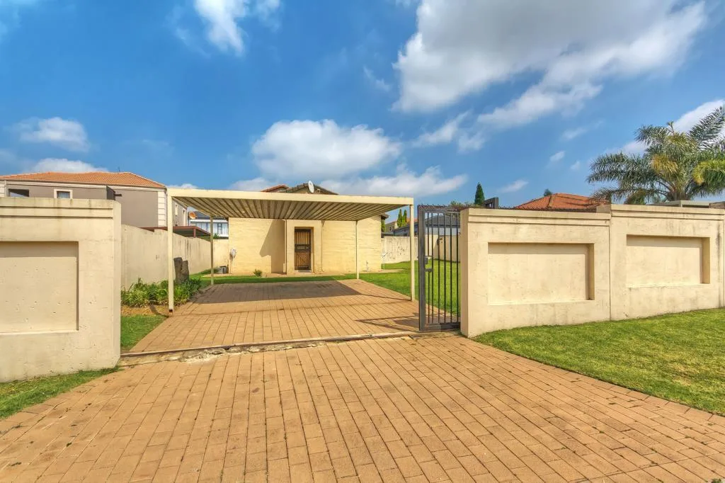2 Bedroom House to rent in Blue Hills