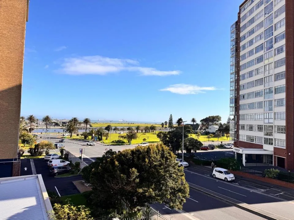 3 Bedroom Apartment / flat to rent in Milnerton Central