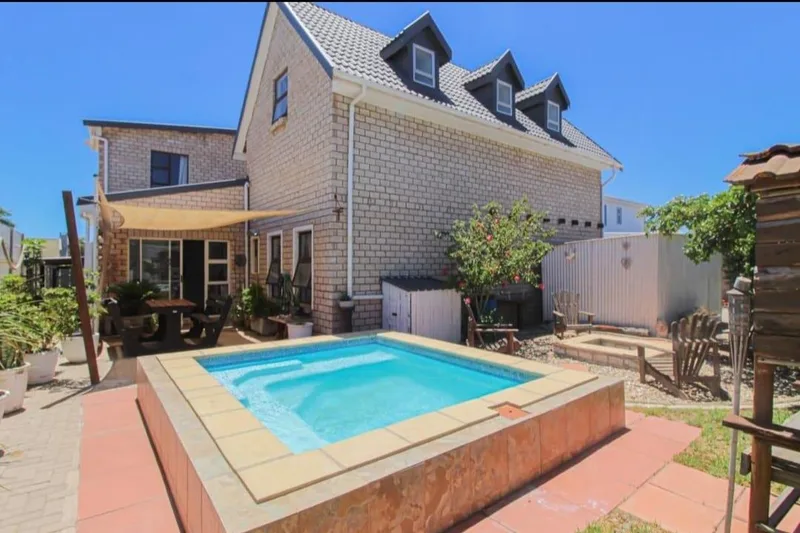 5 Bedroom House for sale in Britannia Bay