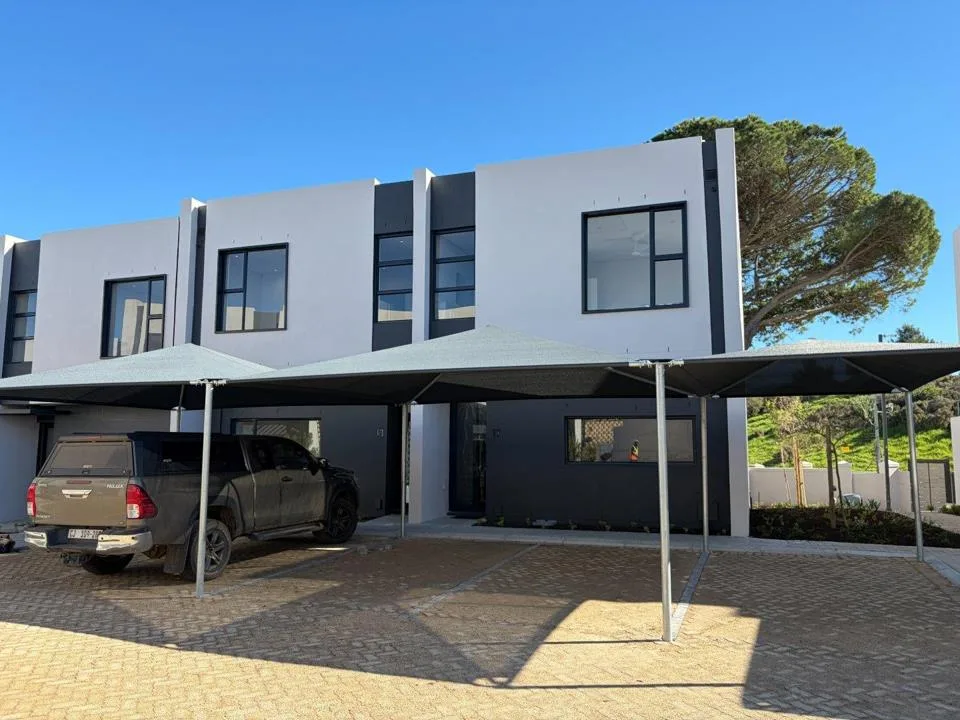 3 Bedroom Townhouse to rent in Somerset West Central