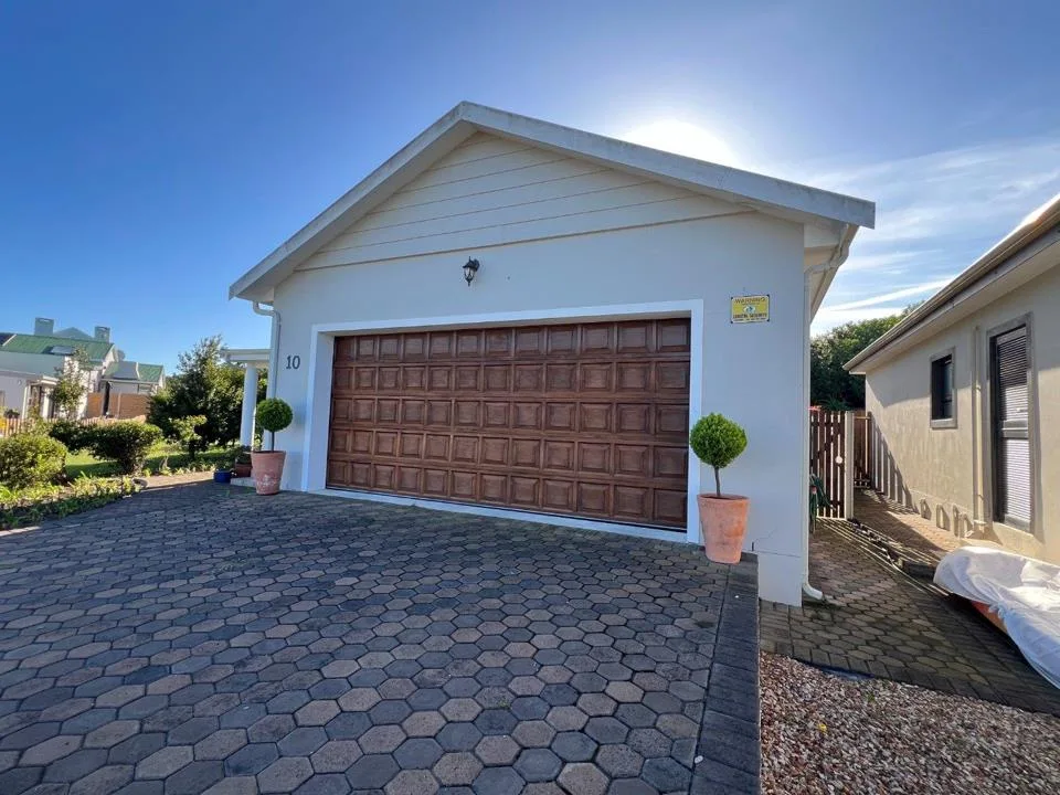 3 Bedroom House for sale in Stilbaai Wes