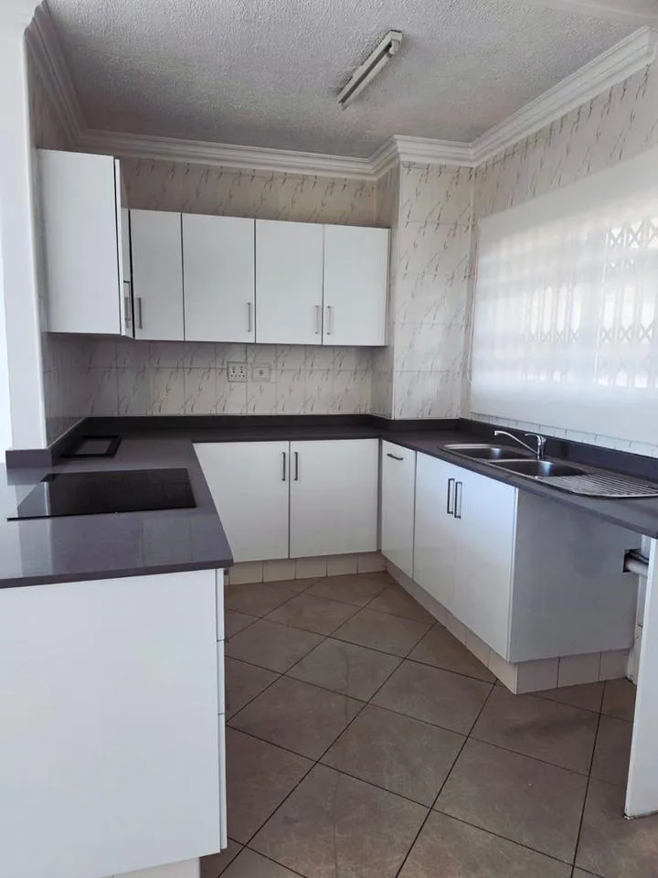 3 Bedroom Apartment / flat to rent in New Town Centre