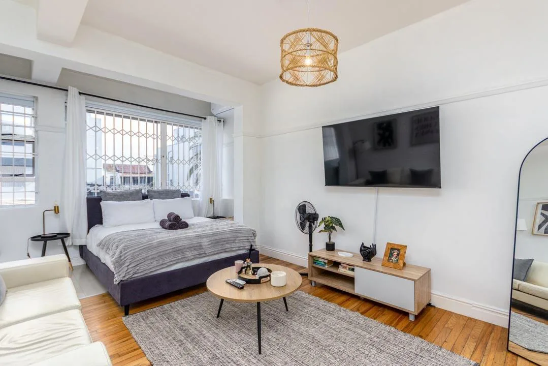 0.5 Bedroom Apartment / flat to rent in Sea Point