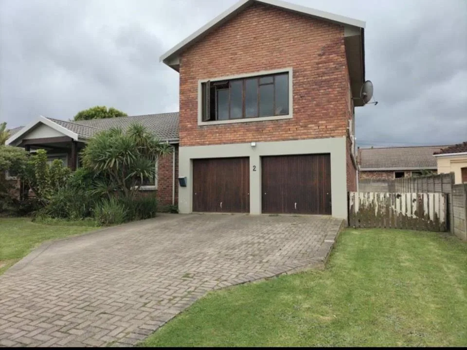 6 Bedroom House for sale in Rooi Rivier Rif