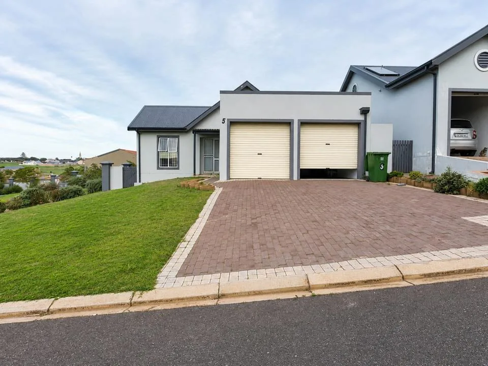 3 Bedroom House for sale in Vredenburg