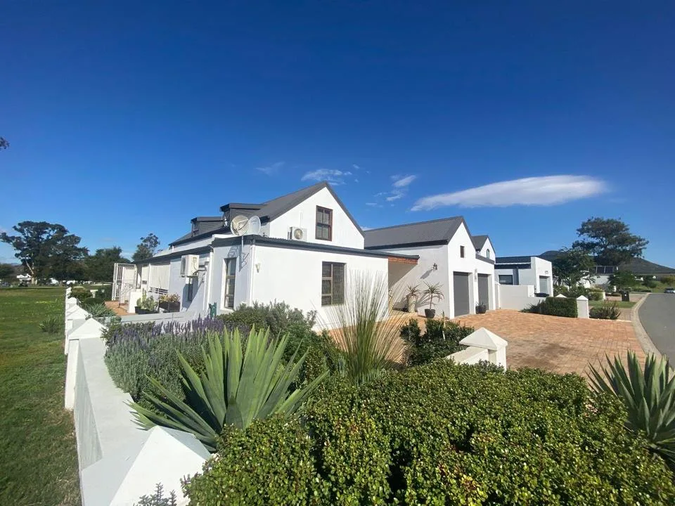 4 Bedroom House for sale in Silwerstrand Golf And River Estate