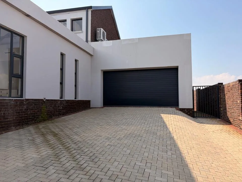 3 Bedroom House for sale in Helderzicht Eco Estate