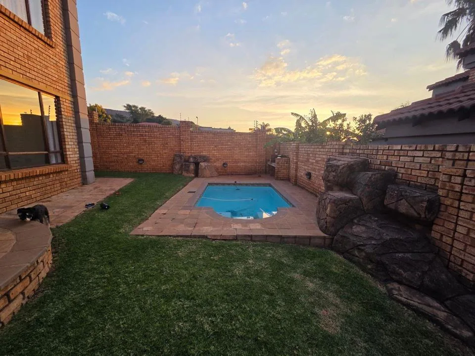 3 Bedroom Townhouse to rent in Pinehaven
