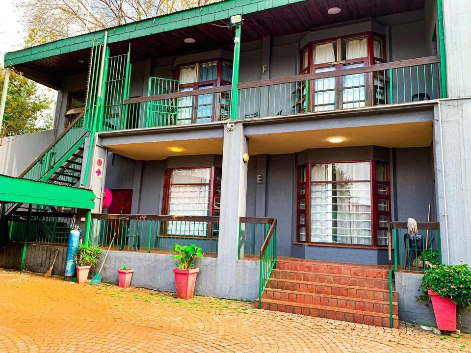 1 Bedroom House to rent in Braamfontein