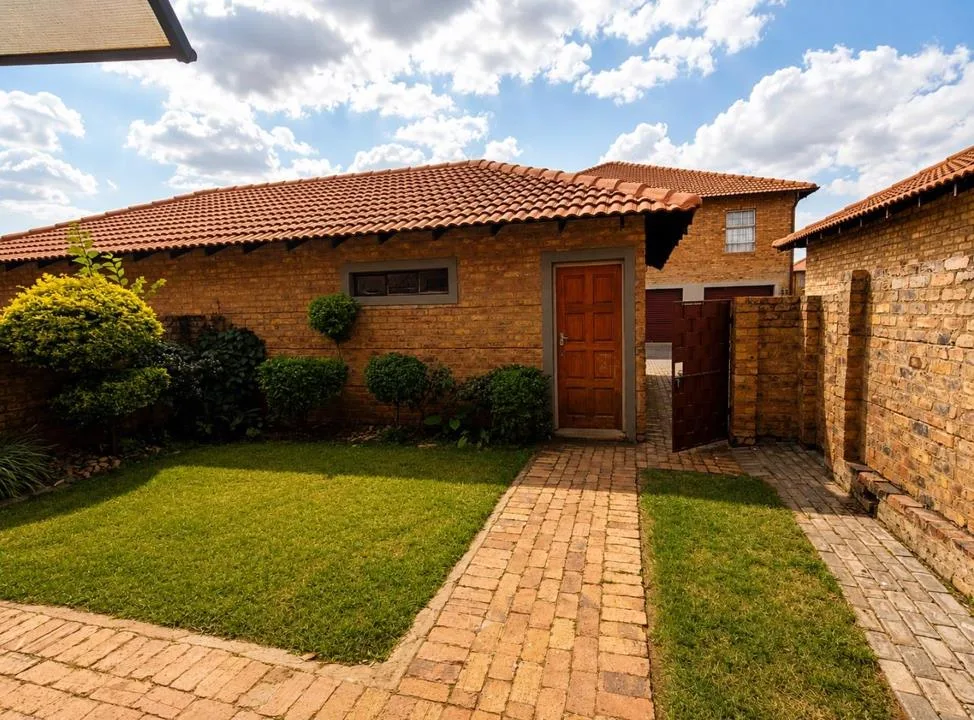 3 Bedroom Townhouse to rent in Annlin