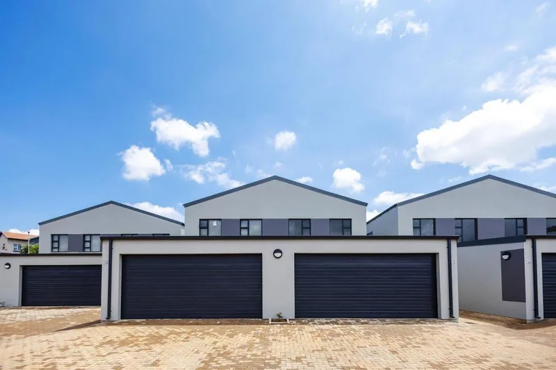 3 Bedroom Townhouse to rent in Olympus AH