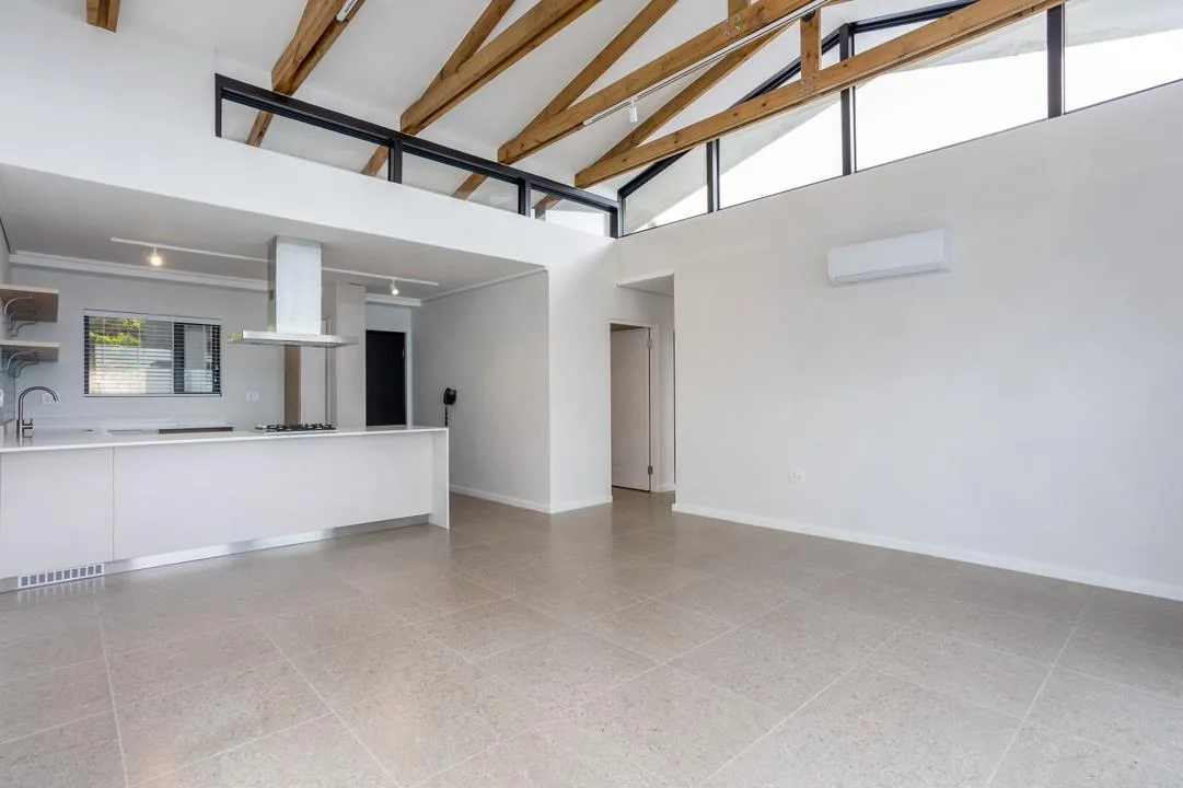 2 Bedroom Apartment / flat to rent in Muizenberg