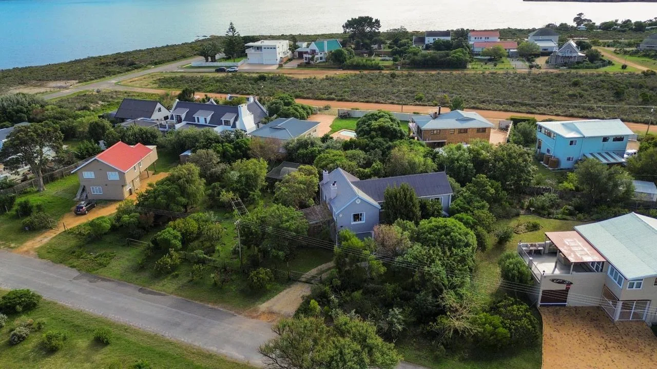 4 Bedroom House for sale in Fisherhaven