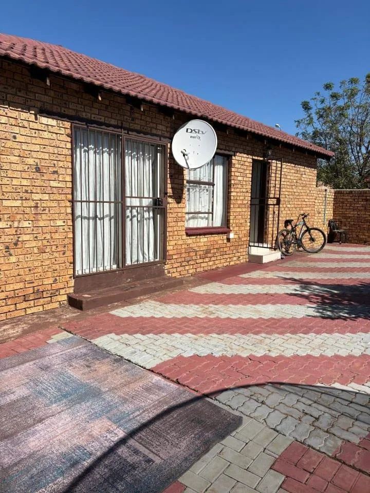 3 Bedroom Townhouse to rent in Karenpark