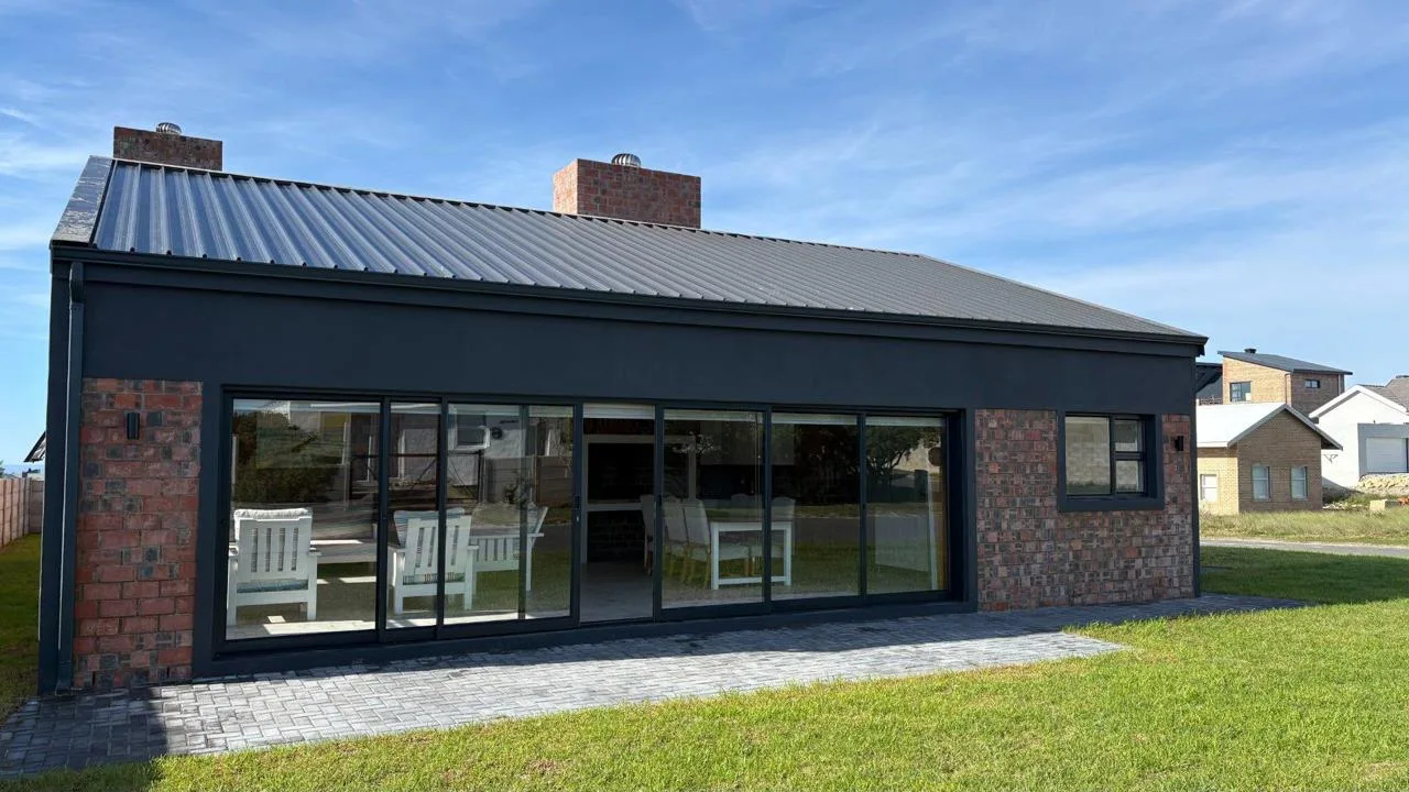 4 Bedroom House for sale in Agulhas