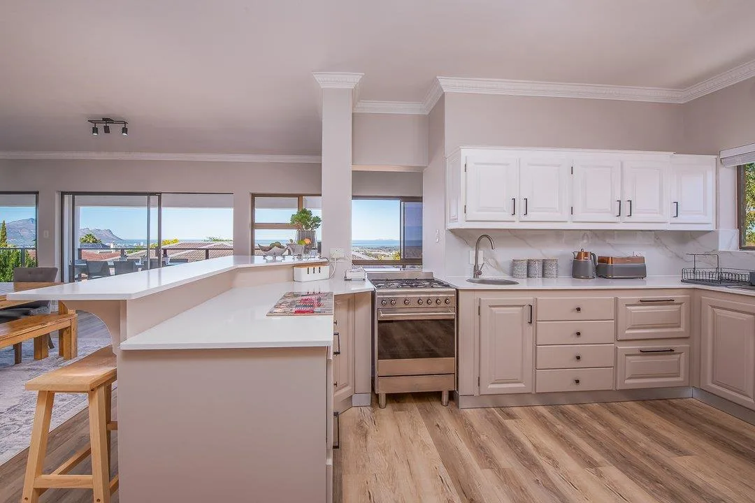4 Bedroom House for sale in Die Wingerd