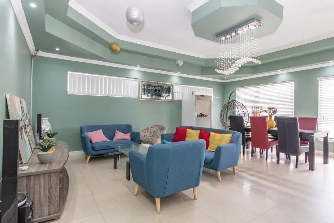 5 Bedroom House for sale in Highlands Estate