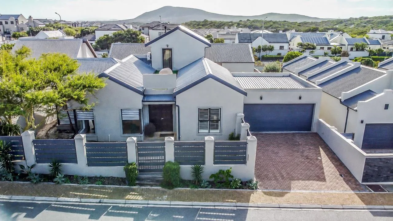 4 Bedroom House for sale in Big Bay