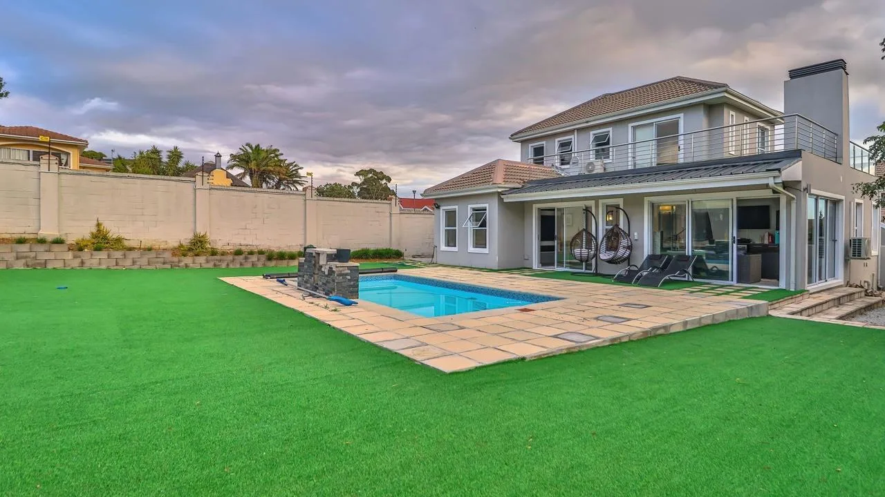 4 Bedroom House for sale in Bizweni