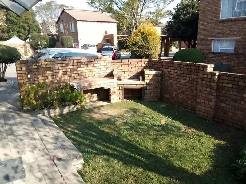 Townhouse to rent in Wilgeheuwel
