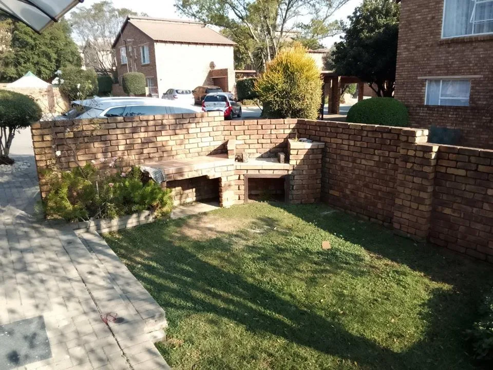 Townhouse to rent in Wilgeheuwel