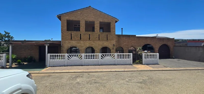 4 Bedroom House for sale in Mamre