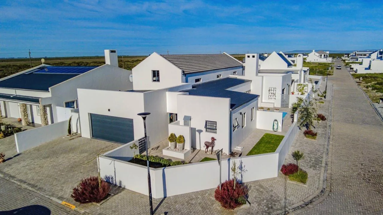 5 Bedroom House for sale in Dwarskersbos