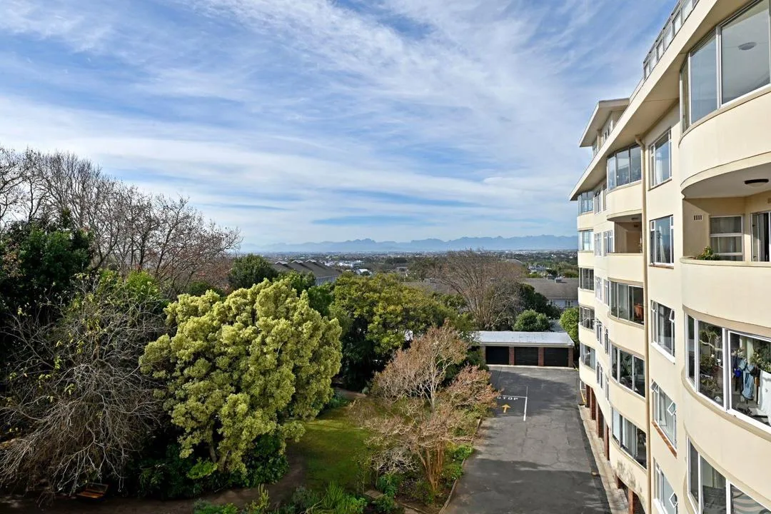 3 Bedroom Apartment / flat for sale in Kenilworth