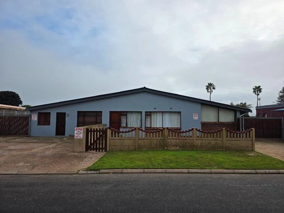4 Bedroom House for sale in Vredenburg