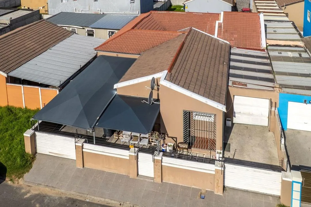 6 Bedroom House for sale in Silwood Heights