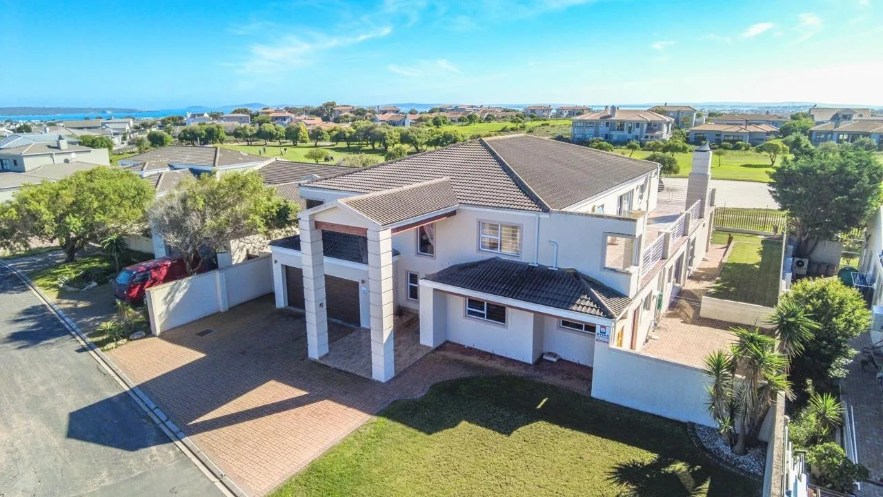 4 Bedroom House for sale in Country Club