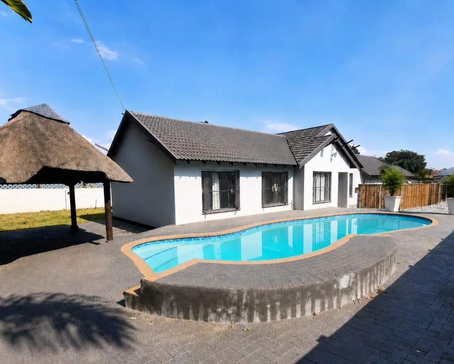 3 Bedroom House to rent in The Reeds