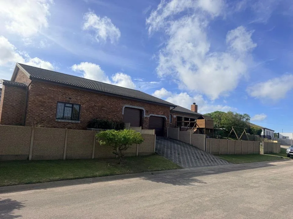 4 Bedroom House for sale in Dana Bay