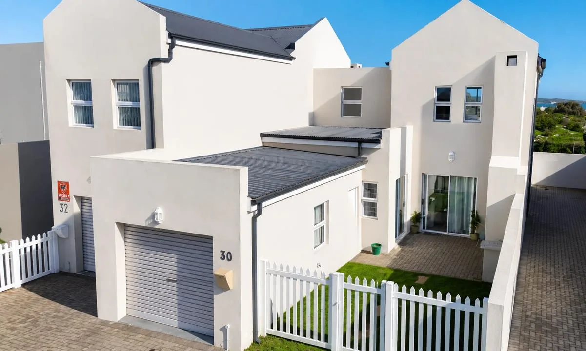 3 Bedroom Townhouse for sale in Villa Diamante