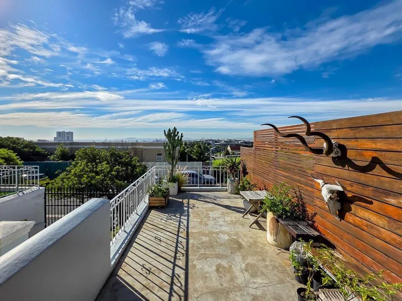 2 Bedroom House for sale in Zonnebloem