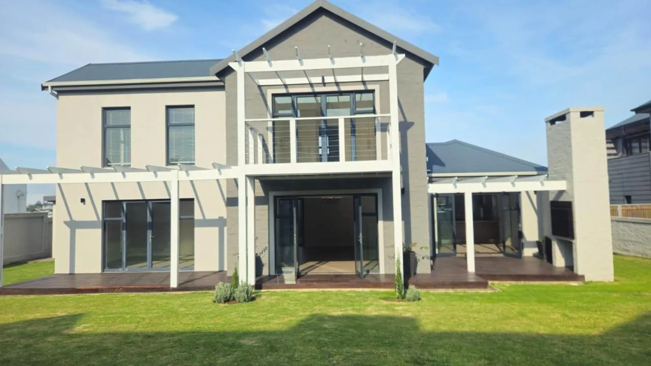 3 Bedroom House for sale in Kraaibosch