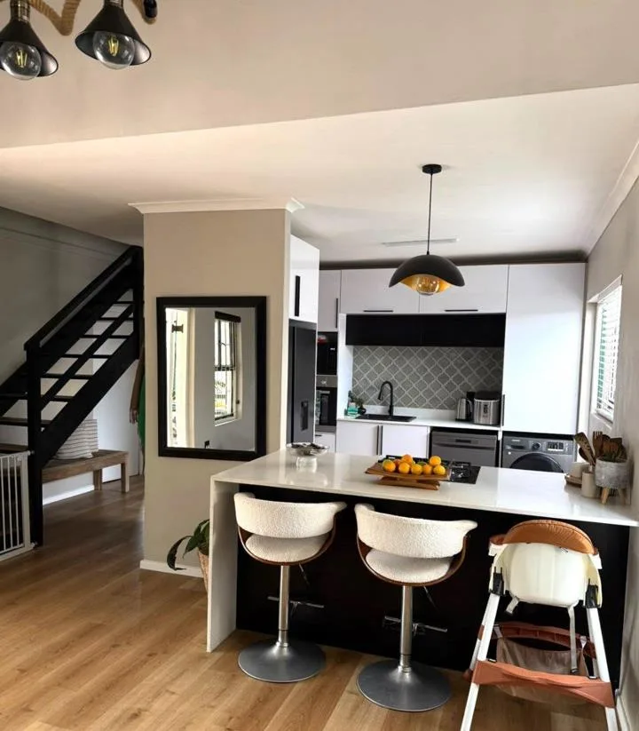 4 Bedroom House for sale in Table View
