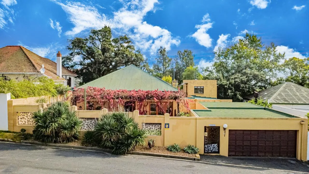 5 Bedroom House for sale in Uitsig