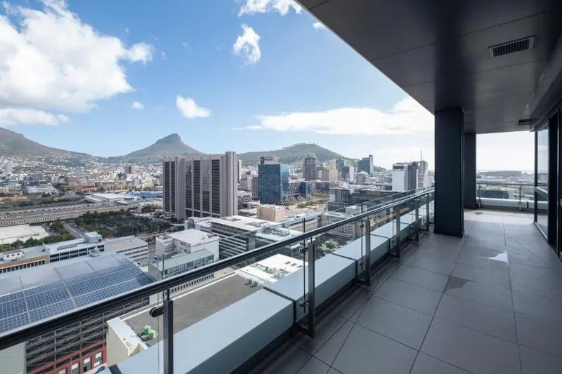 3 Bedroom Apartment / flat to rent in Foreshore