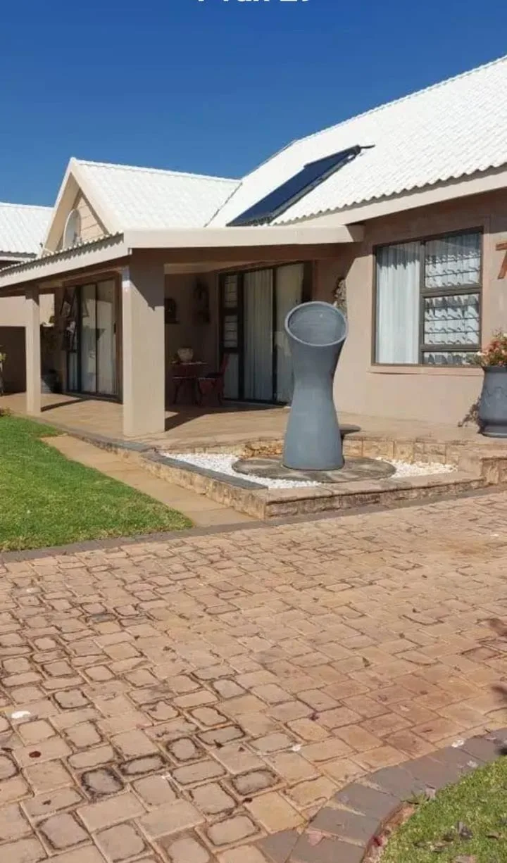 2 Bedroom House for sale in Wilkoppies